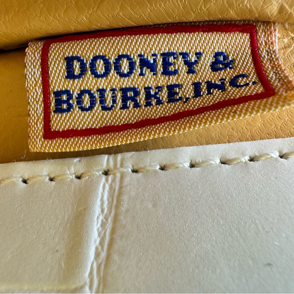 Dooney & Bourke Made in Italy Vintage White Croc Embossed Leather Crossbody Bag - Picture 13 of 14